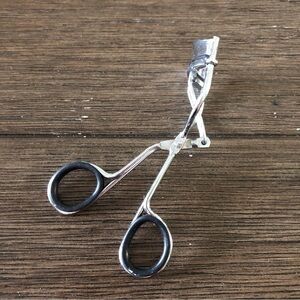 Julep eyelash curler